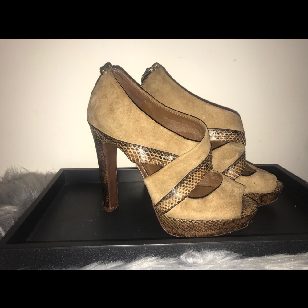 💯% Auth Tory Burch Brown Platform Suede Heels